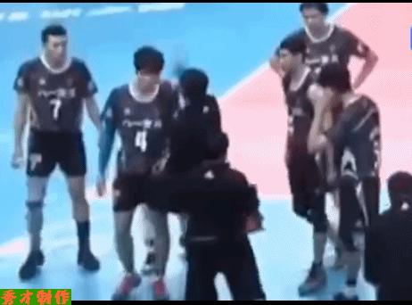 八一男排教练罚队员,男排输球后崩溃大哭