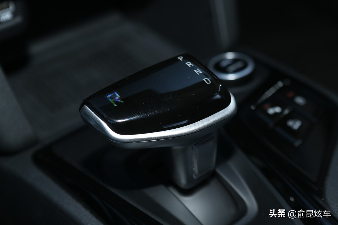 试驾黑色全新北京现代ix35,最新款2.0升北京现代ix35试驾