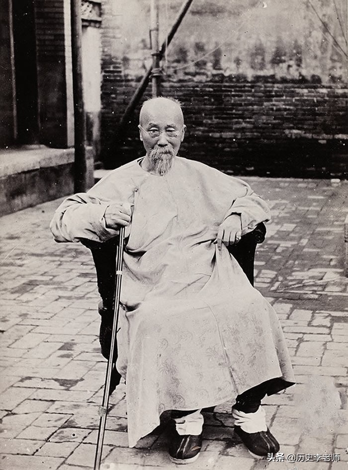 胡雪岩是被李鸿章灭掉的吗,左宗棠给胡雪岩下马威