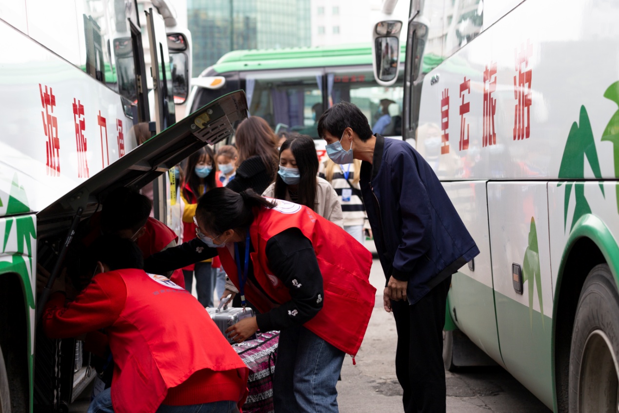 西城迎新,从“心”开始——西南科技大学城市学院迎新工作纪实