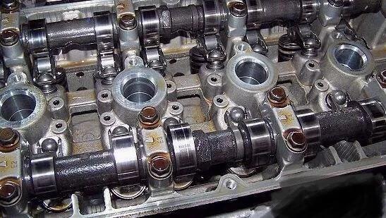 汽车启动发动机轰轰响什么原因,汽车发动机启动响声嗡嗡然后熄火