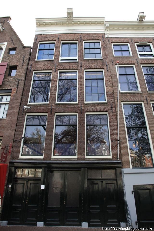 她以为没人会看她的日记，去世后却拥有了一亿读者