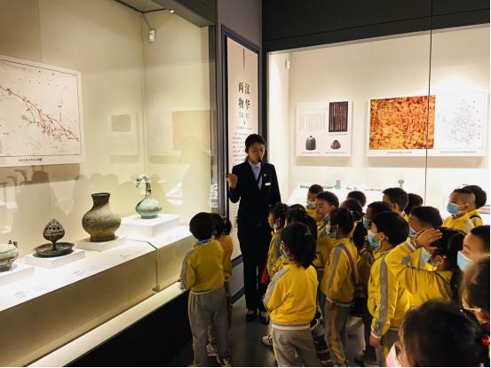 传承文化情系教育——天水畅和幼儿园向天水市博物馆社会服务部赠送宣教锦旗