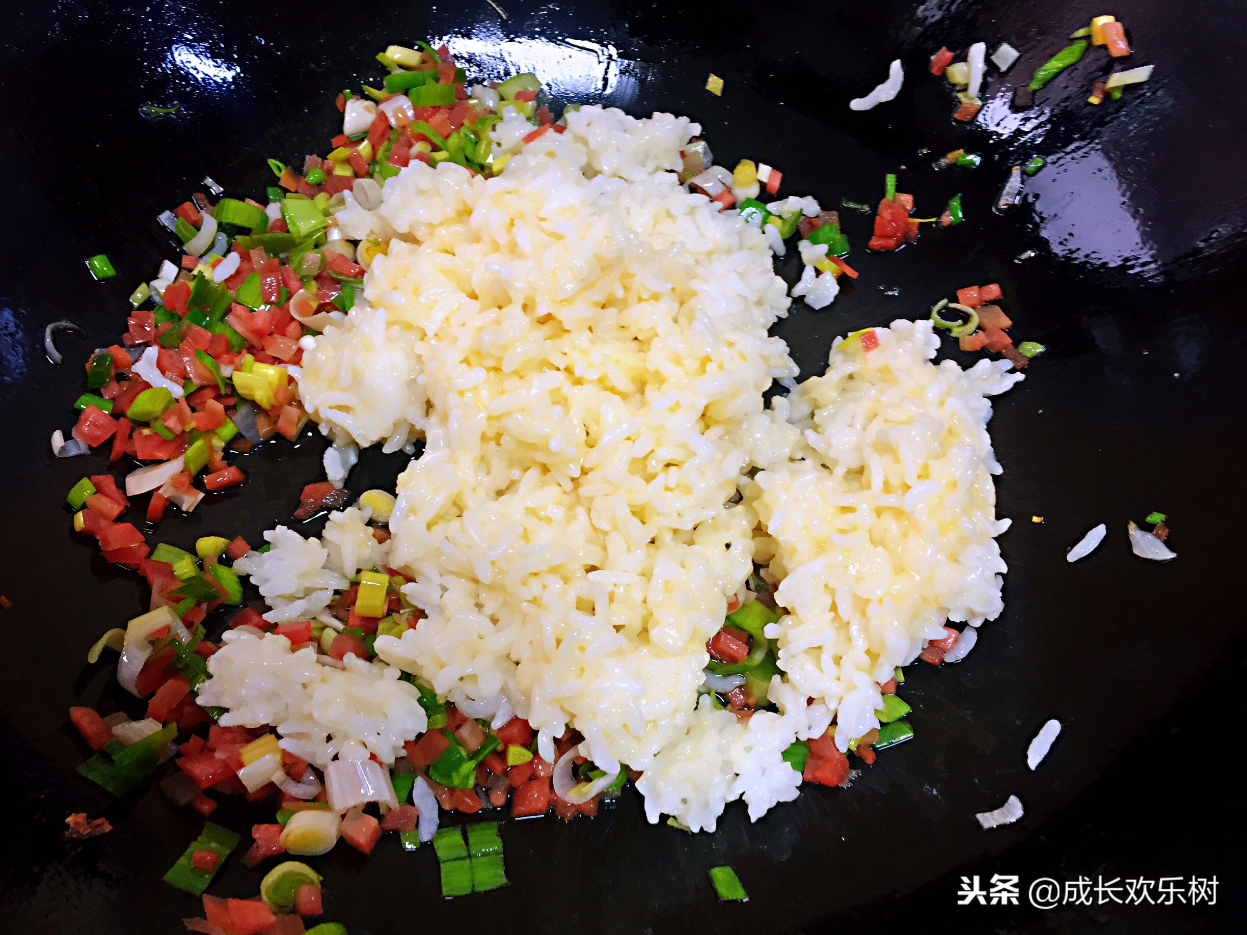 剩米饭怎么做蛋炒,剩饭变蛋包饭的方法