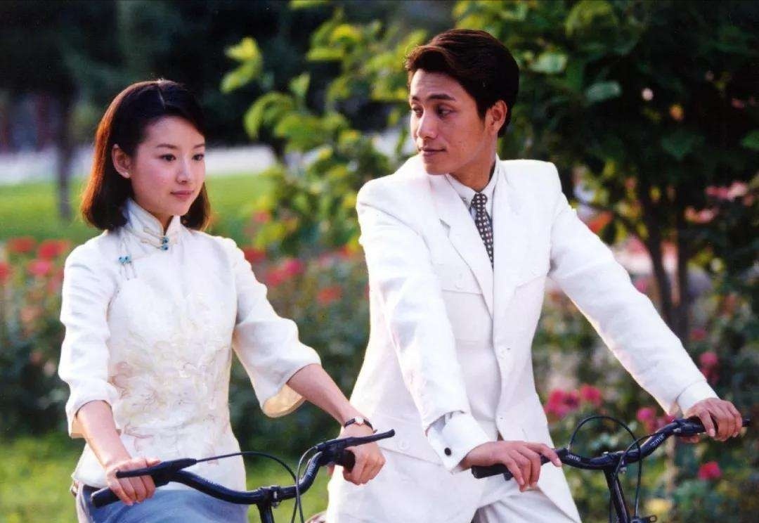 香港男歌手张学友演唱秋意浓歌曲,张学友经典老歌视频完整版秋意浓