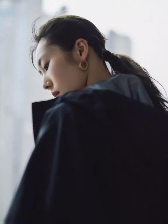 大表姐刘雯东山再起，代言国际大牌，曾“自杀式毁约”赔1.6亿