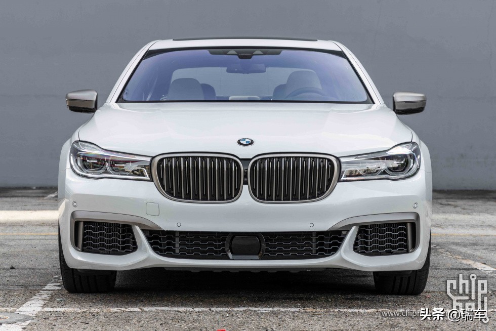 新款宝马m760liv12曜影特别版,宝马的v12