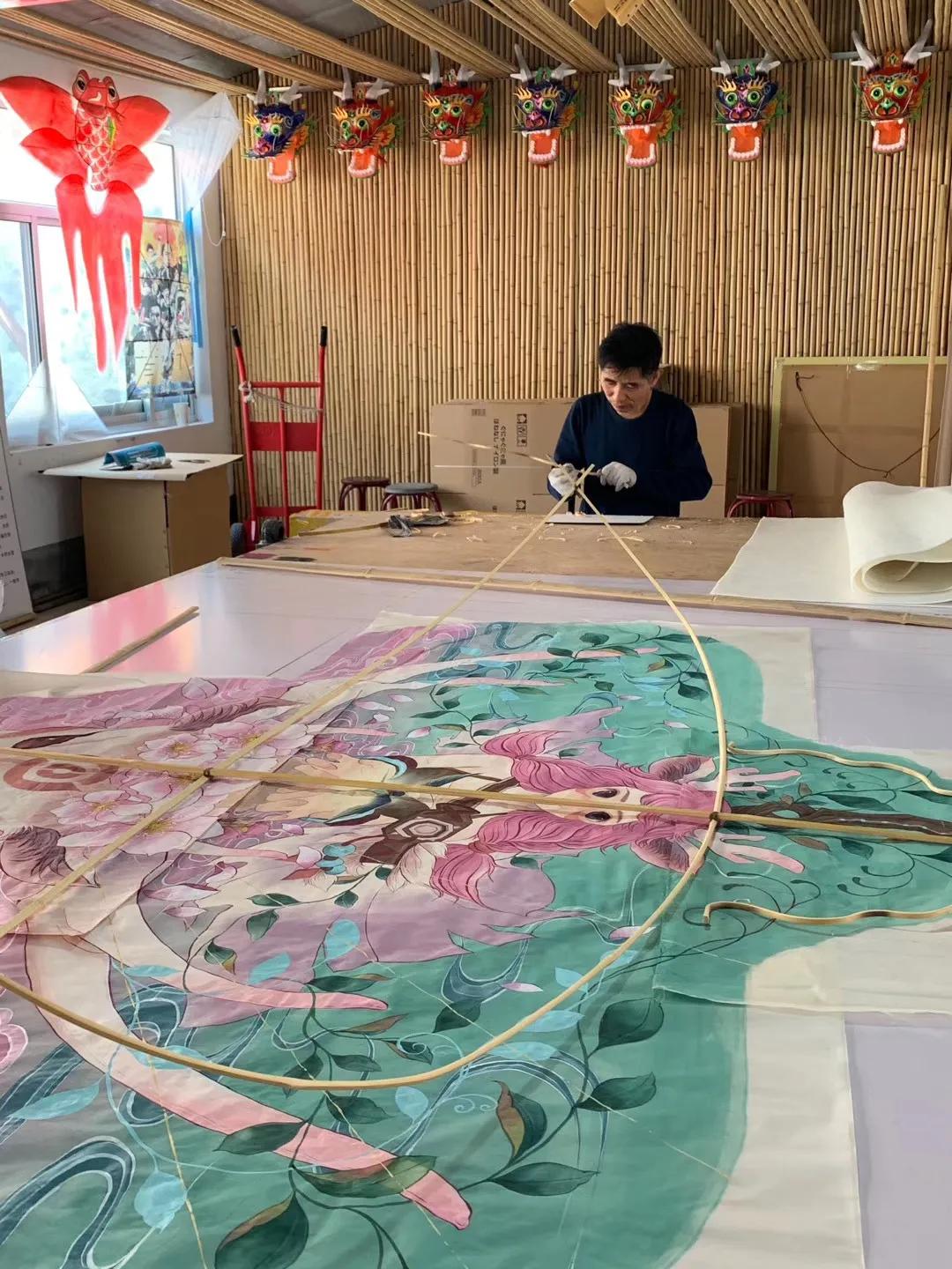 潍坊风筝“飞”入进博会