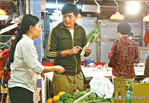 手机8年不换，却买天价手办，你给名人“节俭”交了多少智商税？