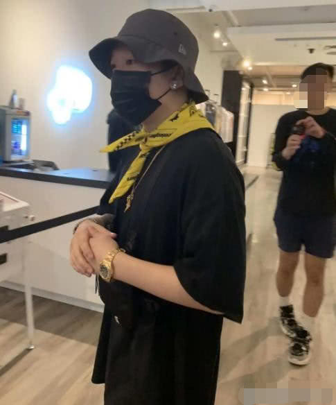 PGone素颜现身全面复出，人气火爆胜当年，经历风雨后变暖男