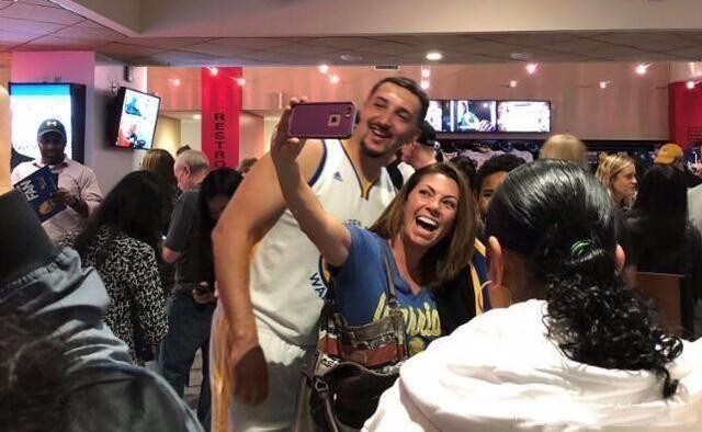 太像他了表情包,克莱汤普森表情包动图