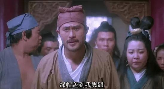 他被誉为“风月片”教父，拦截训练中的女兵，直言：我们结婚吧