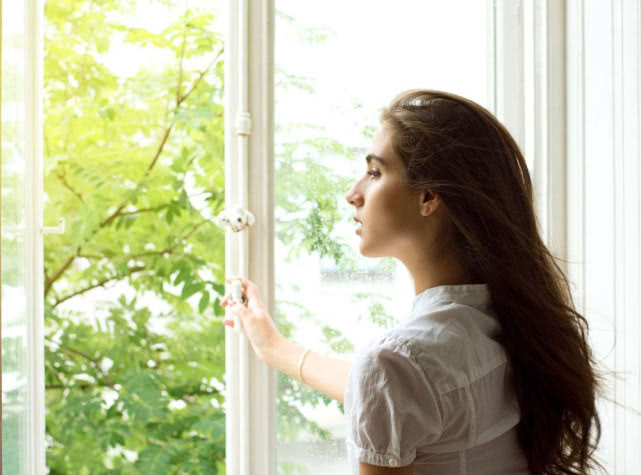 闷三天通风一天去甲醛有道理吗,只靠通风除甲醛一年也住不上新房