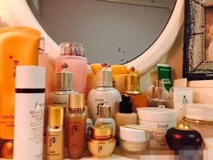 隐藏式梳妆台你见过吗,别人的梳妆台照片