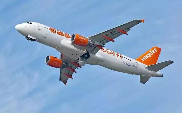 被香槟酒瓶塞打懵是一种什么体验?沙雕们纷纷给出答案