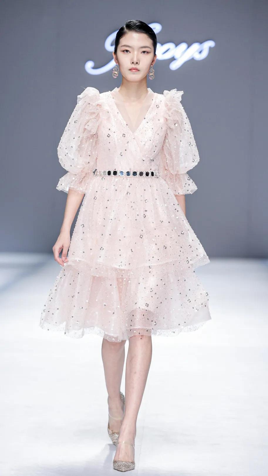 2021秋季流行款式风格,趋势2022春夏八大流行款式设计