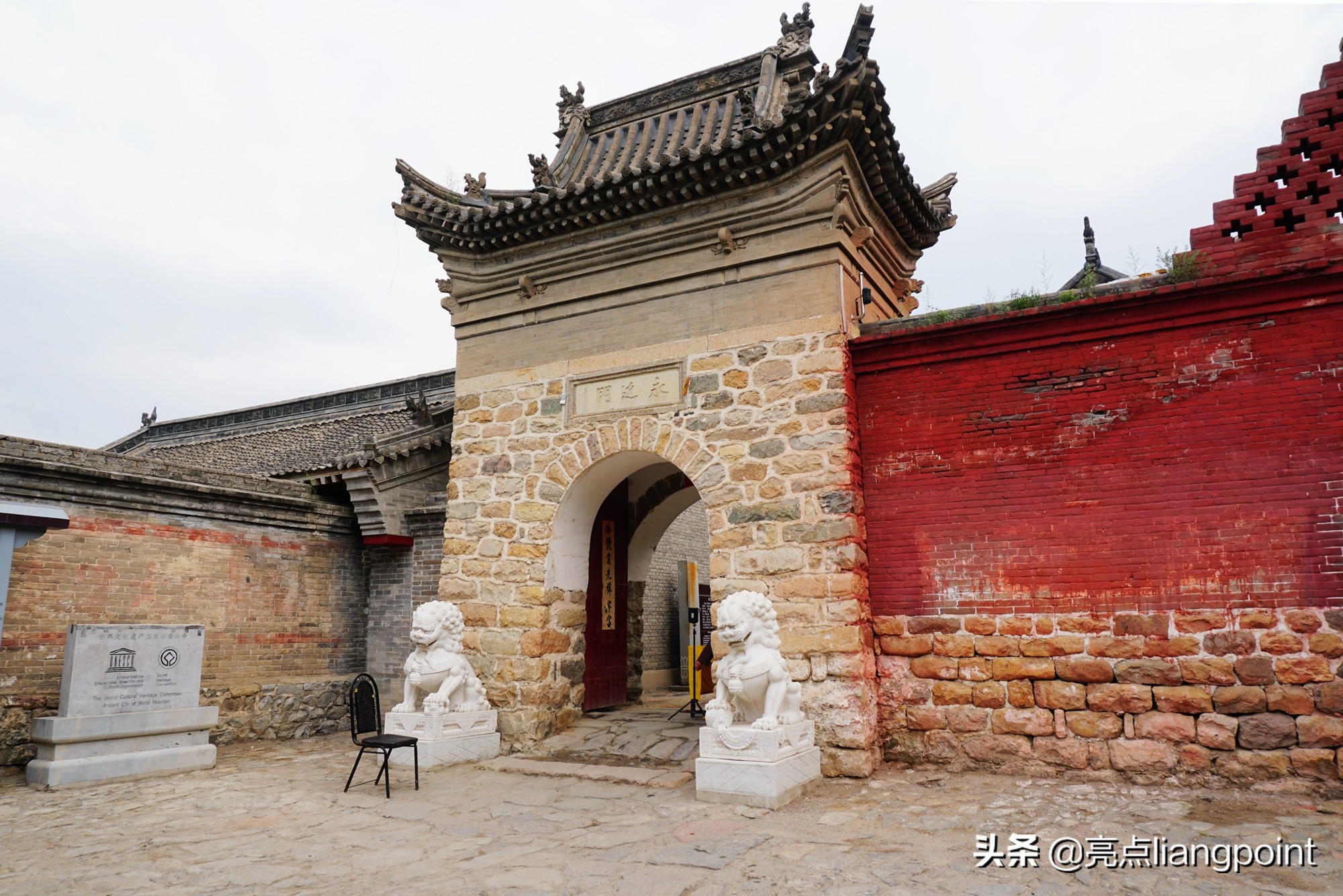 从“大万圣佑国寺”、“极乐寺”到“南山寺”经过怎样的演变