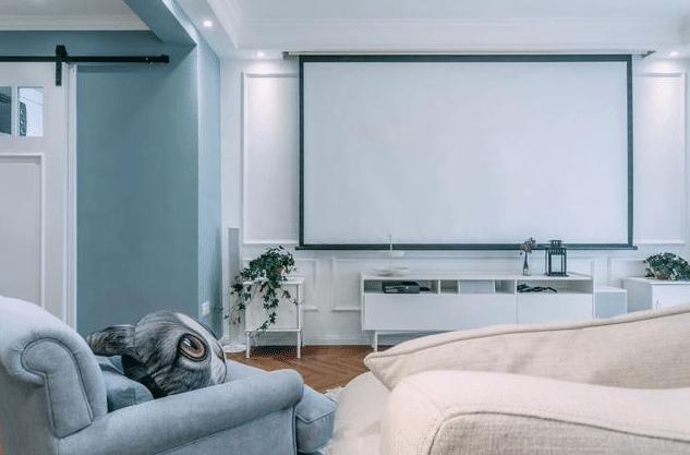 媳妇竟然在沙发墙“砸了个洞”，完工后我直喊高明