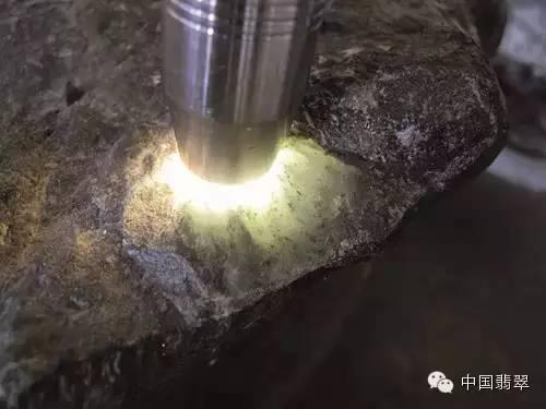 从8亿天价玻璃看翡翠市场上的“替身”