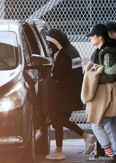 杨幂穿打底袜好看吗,杨幂穿长筒袜的穿搭