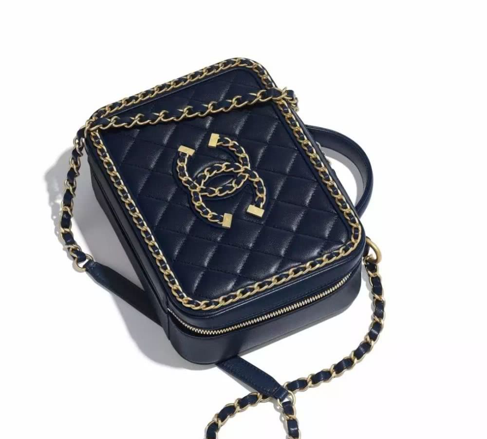 追了《爱的迫降》这么久，我终于看到一只想买的包了