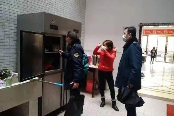 抗疫中的黄梅,党员抗疫当先锋