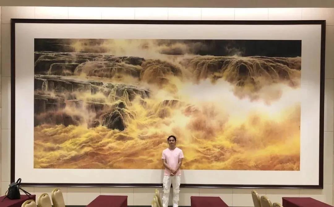 画黄河壶口瀑布的画家徐惠君,专访国画家徐惠君壶口瀑布画法