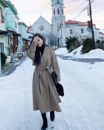 34岁朴敏英颜值太耐打了，收腰的连衣裙又美又飒，女人看了都心动