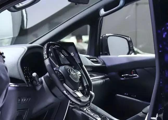 MPV中的劳斯莱斯！比埃尔法还夸张，雷克萨斯LM这次该加价多少？