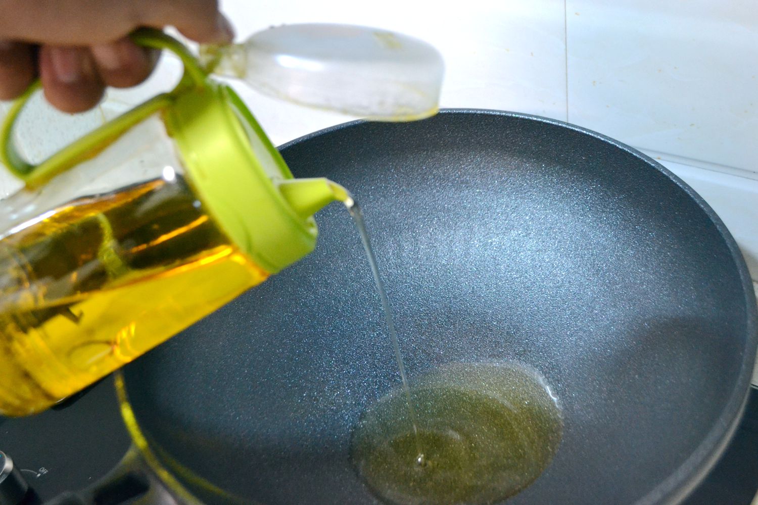 不粘锅锅铲炒菜专用九阳,九阳蜂窝不粘锅能使用铁铲吗