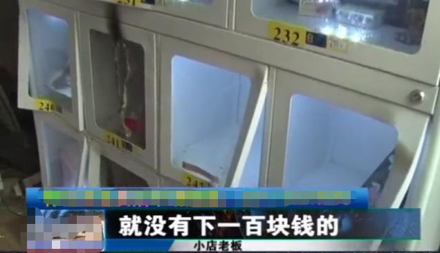 光头男子偷小孩,光头男子拽门偷小孩原视频