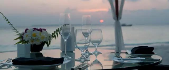 马尔代夫七星选岛全攻略,马尔代夫沙滩别墅出海游泳