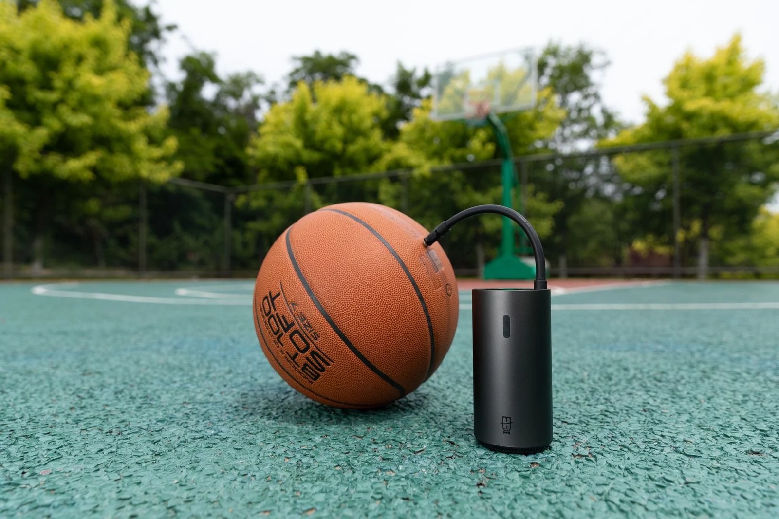 睿米推出智能便携式轮胎充气机：150psi气压+2600mAh电池