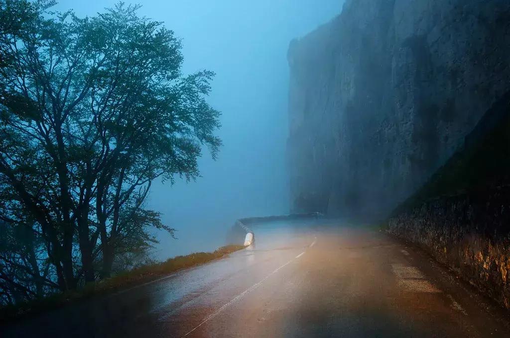 阴雨天怎么拍风景视频,下雨天如何拍出氛围感大片