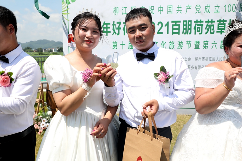 迎着“荷”风,寻着“荷”香!一生一世,百年好“荷”~