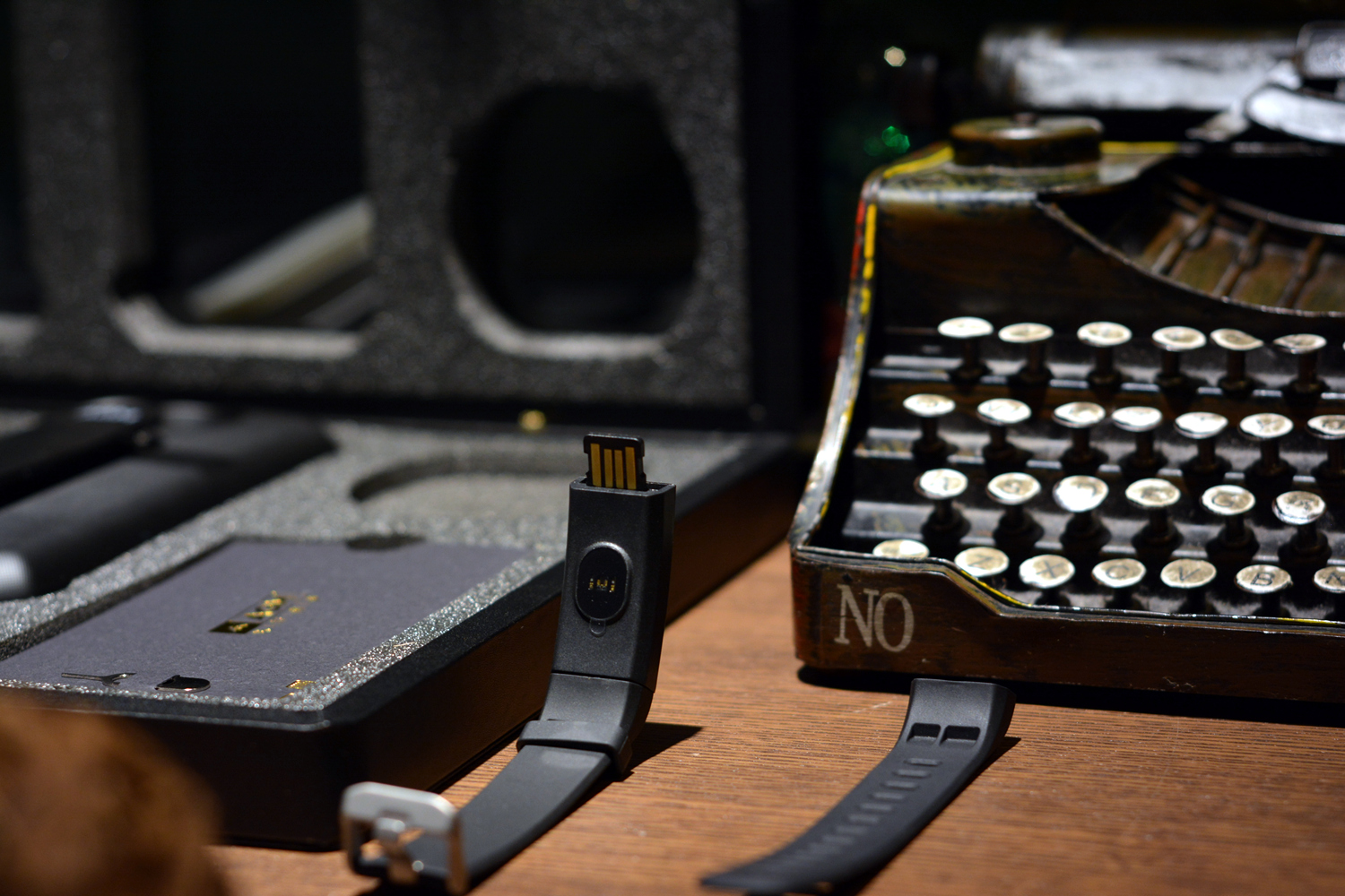 AGMH1手机:不怕摔,不怕水,能待机20天,父母最爱?