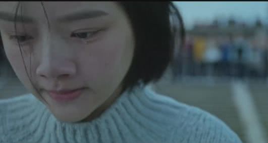 当女孩被欺负时你会怎么做,女孩被渣男欺负仍选择自己扛