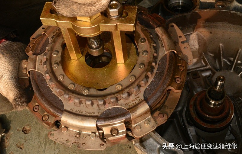 高尔夫dq200干式双离合报6挡故障,高尔夫dq250变速箱