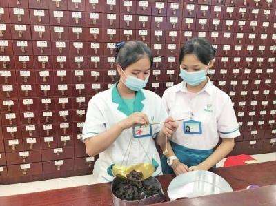 去单体药店上班好还是连锁好,连锁药店工作前景