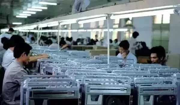 iPhone11降价1000，“中国电子第一街”惨变“美妆城”？