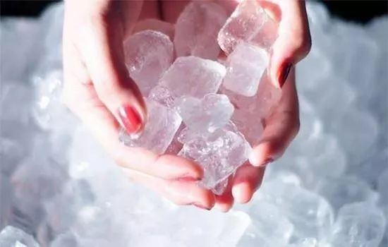 割完双眼皮不忌嘴会怎样,全切双眼皮疤痕增生期是什么时候