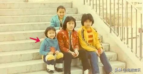 她曾凭性感出道，因感冒失声，花1.5亿办婚礼，是“最好后妈”