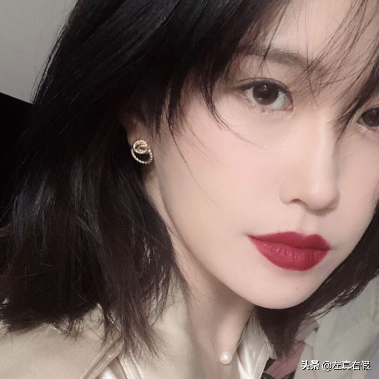 纪梵希新款高定香榭红丝绒唇膏