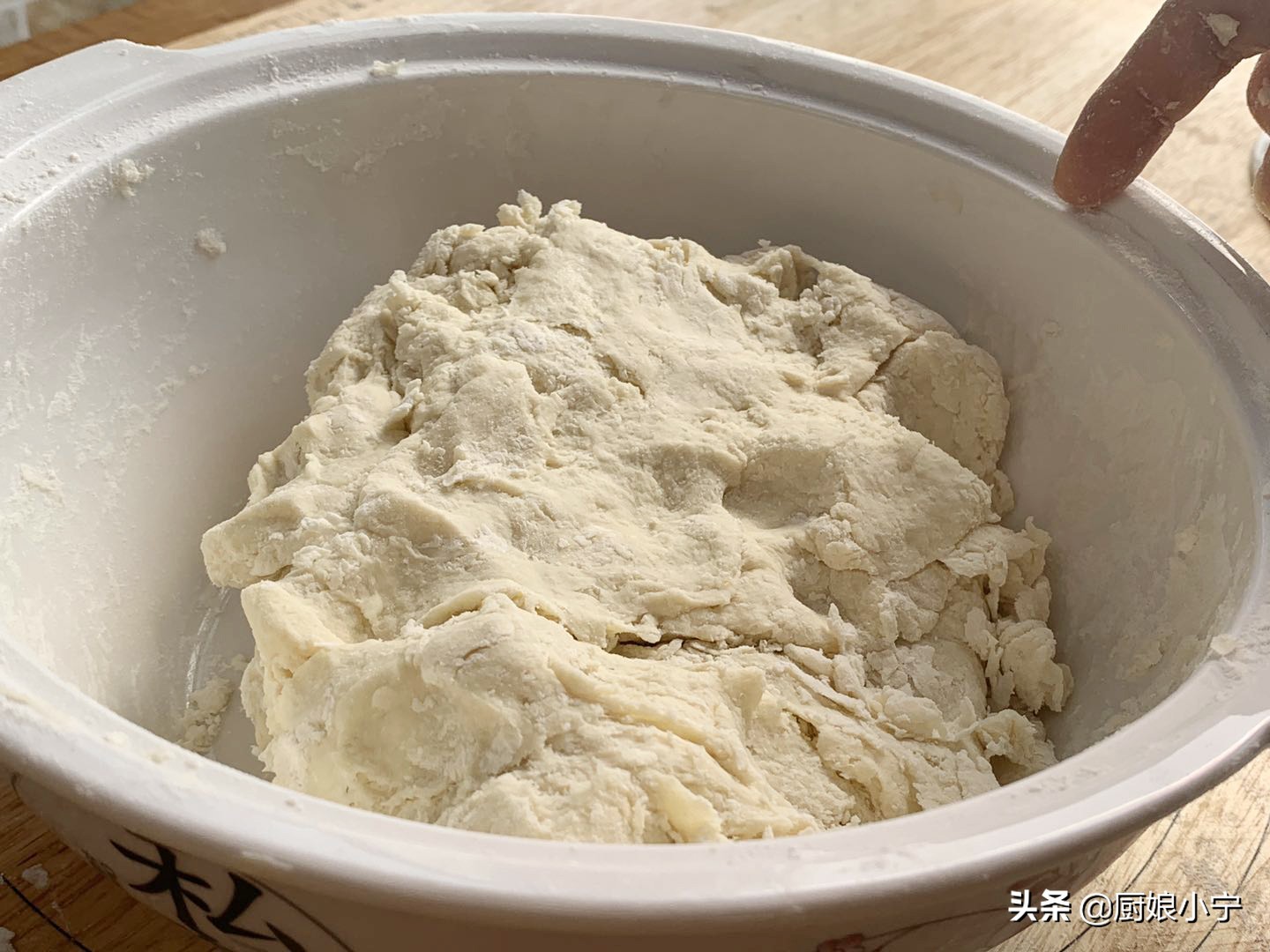 手擀面爽滑劲道有妙招,这样做不断不糟不发硬,北方老一辈做法