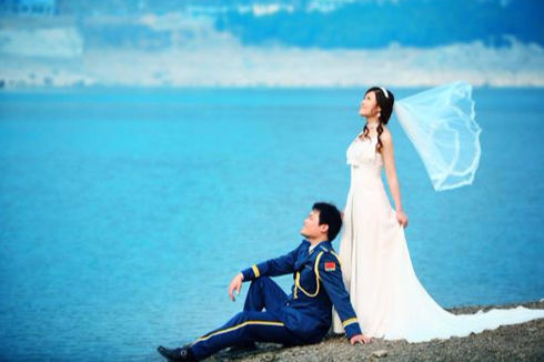 军人婚纱照风格推荐高级感,军人婚纱照四套衣服该怎么选风格