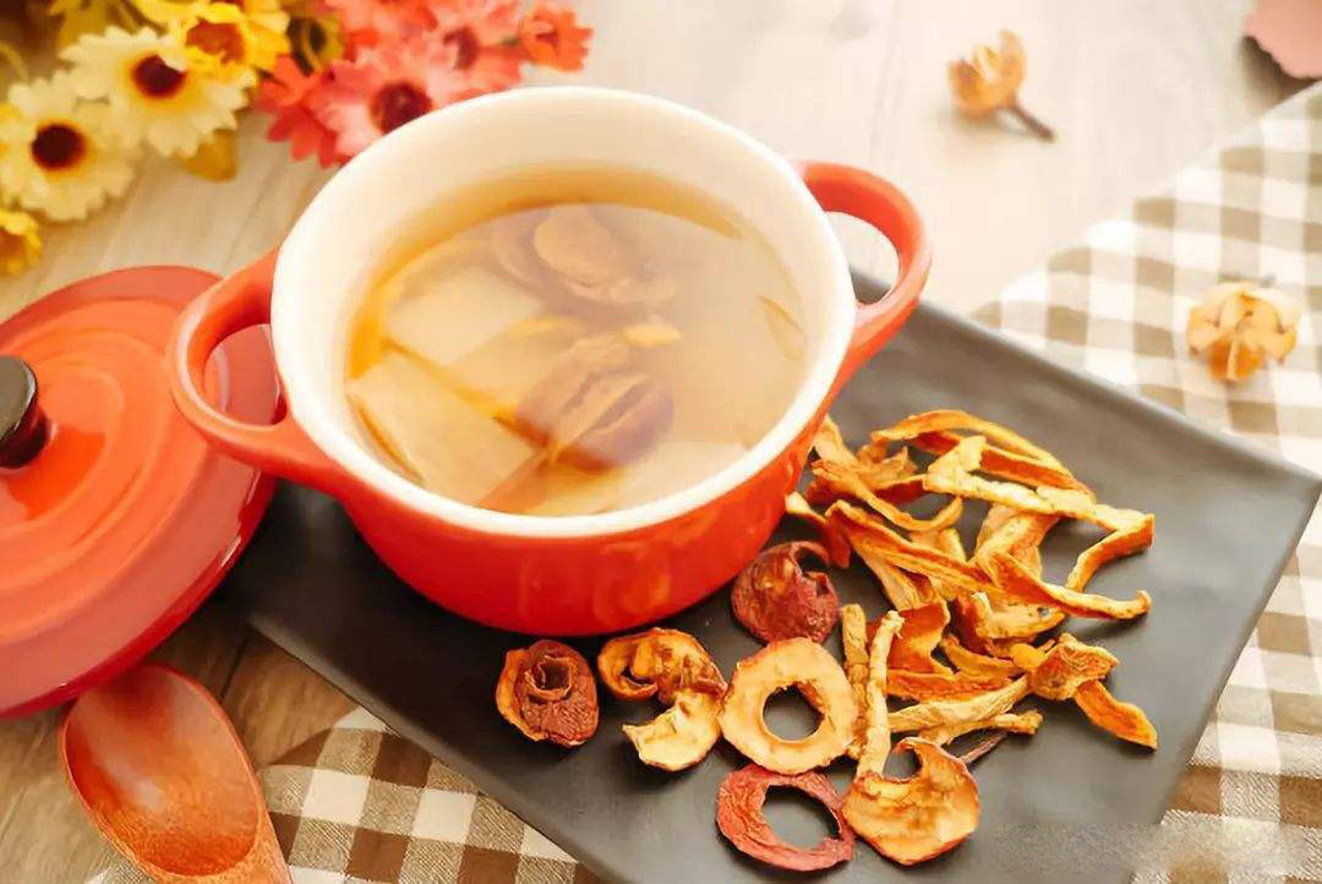 陈皮5克生姜10克茯苓5克泡水喝,陈皮泡水喝的十大好处