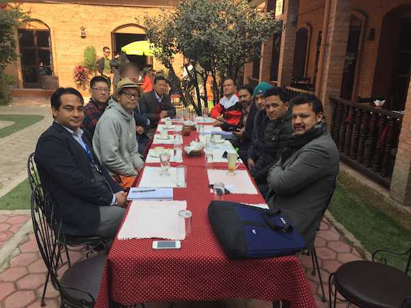 探秘尼泊尔羽球:国家队午餐吃方便面川崎球拍最畅销