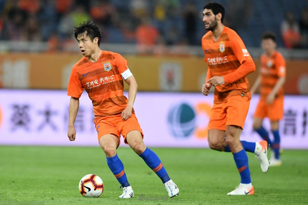 鲁能三后腰战术,鲁能的后腰配置