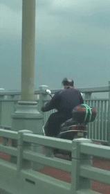 总想证明自己不是“娘炮”的中国男人们也太惨了