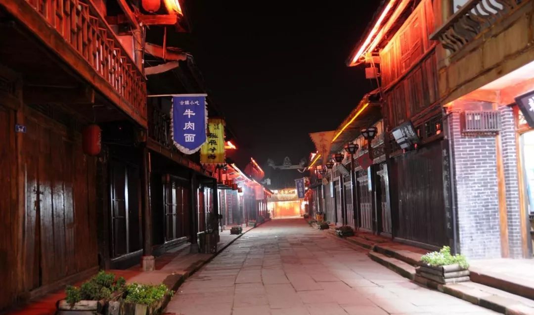 漫步成都街头的文案,漫步成都